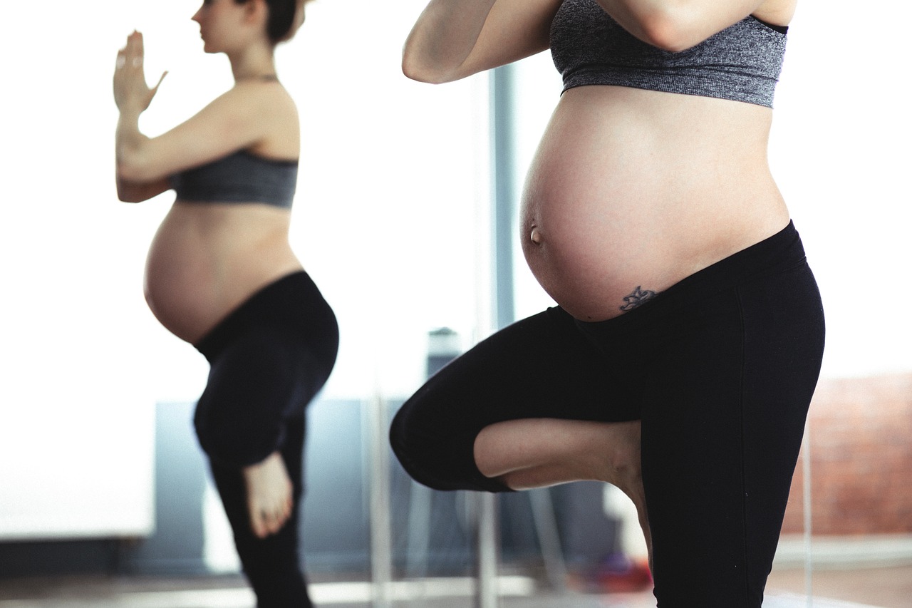 למה אסור להרים בהריון?