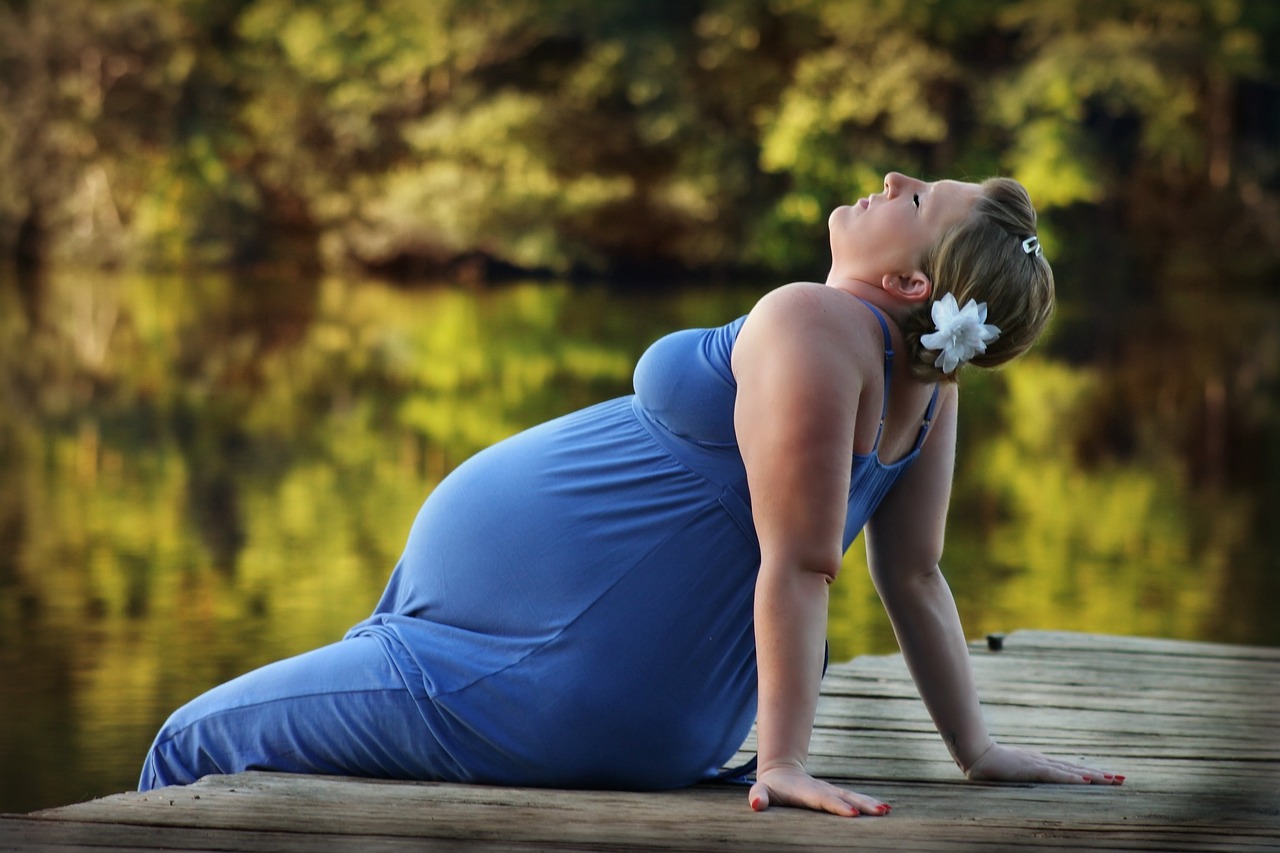 למה אסור לשכב על הגב בהריון?